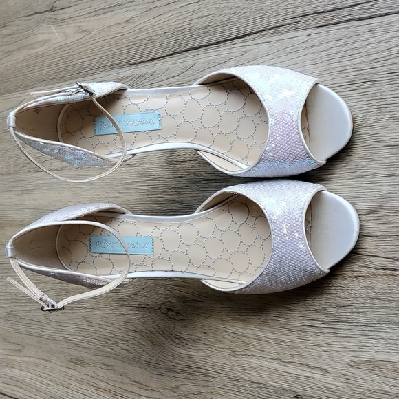 Betsey Johnson White Sequin Peep Toe Stilettos 9.5 Like New - Picture 1 of 7